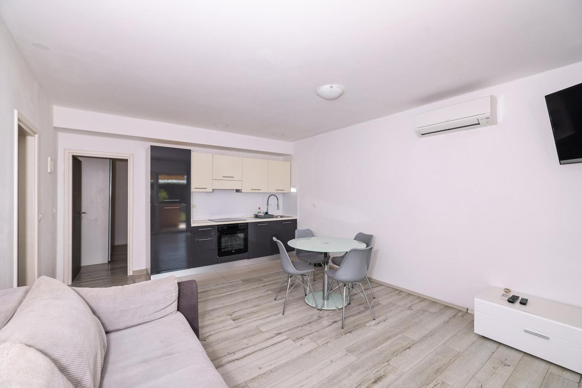 Apartments Becky On A Sandy Beach Without Crowd Sukosan Exterior photo
